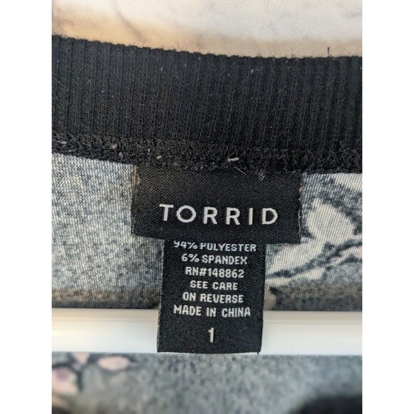 Torrid Velveteen Black & Pink Floral Sweatshirt 1XL Whimsygoth Punk Retro Witch - Picture 3 of 8